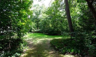 610 Deep Woods Dr, Aurora, OH 44202