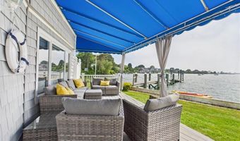 72 Marine Dr, Narragansett, RI 02882