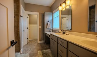 18860 Roselle Cv, Auburn, IN 46706