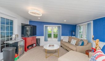 76 Midvale Ave, Cranston, RI 02920