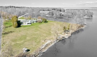 431 McGregor Pt, Alburgh, VT 05440