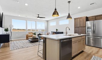 1328 E Lone Rock View Dr, Big Water, UT 84741