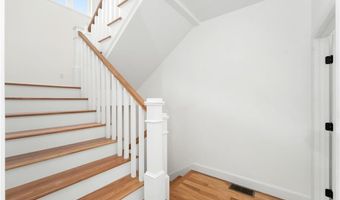 51 Burnett Rd, Warwick, RI 02889