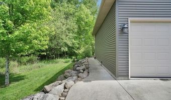 5257 Brookshire Dr, Almont, MI 48003