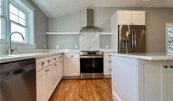 45 Trout Dr, Middletown, RI 02842