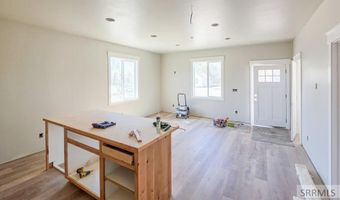359 Challis Ave, Arco, ID 83213