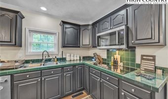 317 Dillard Dr, Jefferson, NC 28640