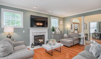73 Lawrence Ave 73, Danbury, CT 06810