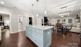 2717 Arnold Dr, Charlotte, NC 28205