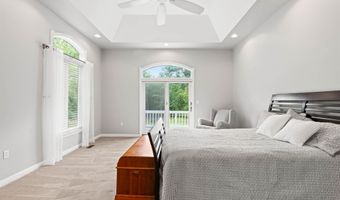 9 Hubbard Rd, Amherst, NH 03031