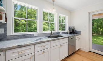 31 Wright Ln, Jamestown, RI 02835