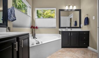1136 New Ballwin Oaks Dr, Ballwin, MO 63021
