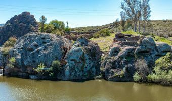 28801 S Lakeshore Dr, Agoura Hills, CA 91301