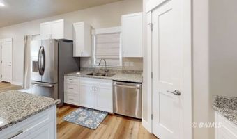 1015 E Canyon Dr, Big Water, UT 84741