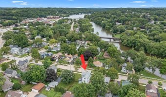 27 Center St, Algonquin, IL 60102