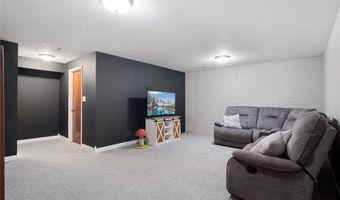 983 10th Ave NW, Altoona, IA 50009