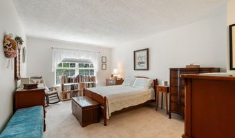 102 Sylvan Lake Blvd, Bayville, NJ 08721