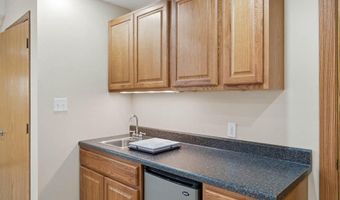 912 10th Avenue Pl, Altoona, IA 50009