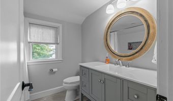 18 Sylvan Ter, Newport, RI 02840