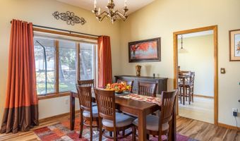 8 FIESTA Ct E, Appleton, WI 54911