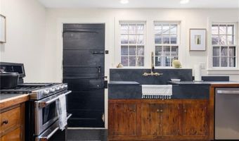 27 William St, Newport, RI 02840