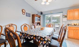 80 TOMAHAWK Trl, Cranston, RI 02921