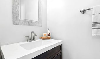 136 Crescent Cir, Cheshire, CT 06410