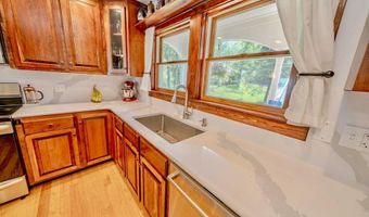 19 Glenview Ln, Belfast, ME 04915