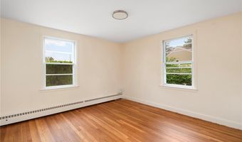 21 Parsonage Dr, Warwick, RI 02889