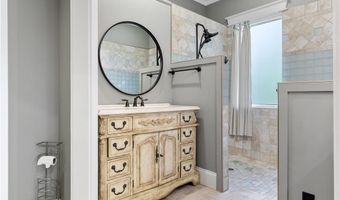 884 Village Brook Ct, Ballwin, MO 63021