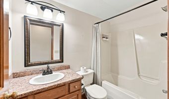 220 Yukon Pass, Auburn, IN 46706