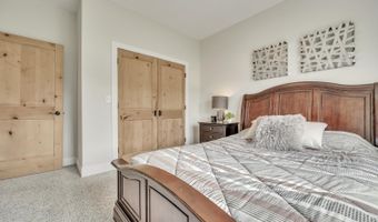 994 Emerald Hills Dr S, Arnolds Park, IA 51331