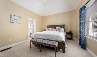 8 Hollyhock Knoll Ct 8, Bourne, MA 02532