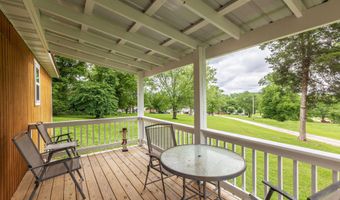 819 E Washington Ave, Ava, MO 65608