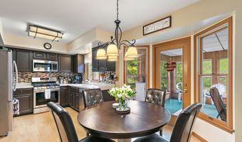 1045 Helen Dr, Algonquin, IL 60102