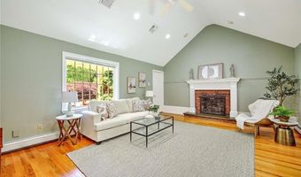 15 Sylvia Ln, Lincoln, RI 02865