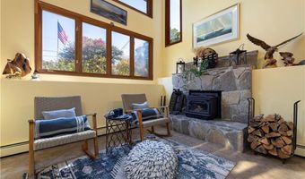 8 Robin Dr, North Kingstown, RI 02852