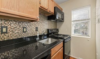 1817 N QUEENS Ln 2-161, Arlington, VA 22201