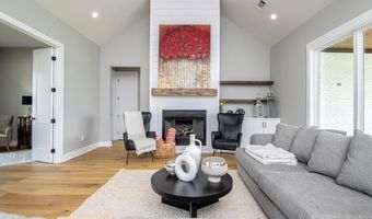 4917 Lake Vista Dr, Benton, AR 72019