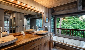 1780 Kauhikoa Rd, Haiku, HI 96708