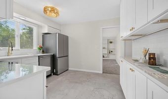 1506 Dicken Dr, Ann Arbor, MI 48103