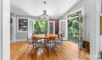 200 Robinhood Rd, Asheville, NC 28804