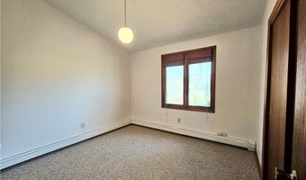 3 Lakeview Dr, Narragansett, RI 02882