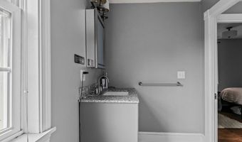 12 Callender Ave, Newport, RI 02840
