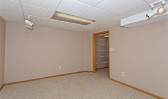 1006 SE Peterson Dr, Ankeny, IA 50021