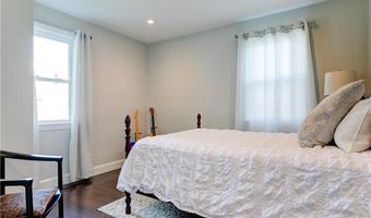 18 Sylvan Ter, Newport, RI 02840