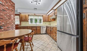37 Anella Dr, Bethany, CT 06524