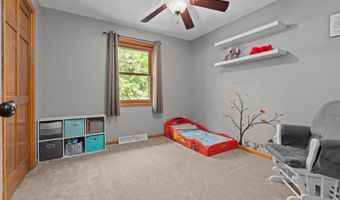1433 W ROSELAWN Dr, Appleton, WI 54914