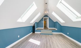 14 Hunt Rd, Belfast, ME 04915