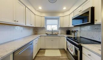2 E Blvd 2, Middletown, RI 02842